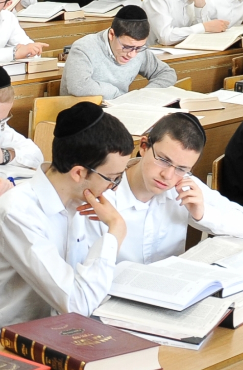 Talmidim learning