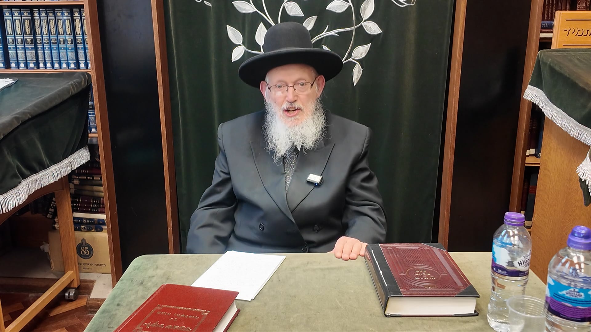שיעור מאת מרן המשגיח שליט"א in Golders Green - Sunday - ראש חודש סיון